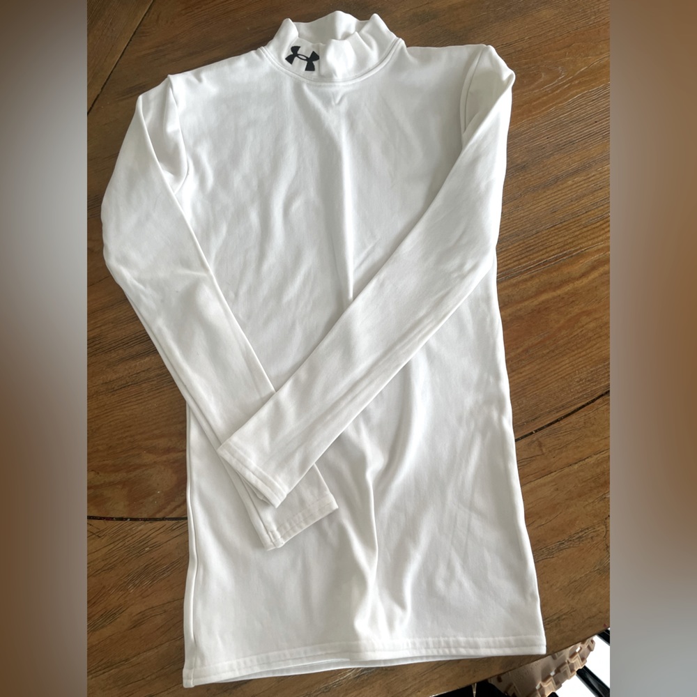 Under Armour Base Layer shirt Youth M